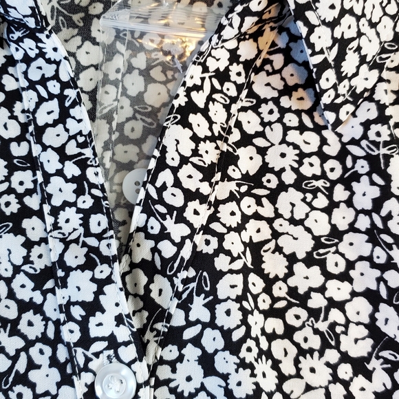 Women's Catherine's 4X 30/32W Black White Floral Tunic Button Up 3/4 Sleeve New - Picture 8 of 16